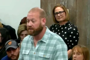 Stay-At-Home Mom Stands Up To Alleged Homewrecker And Former Arizona Senator Kyrsten Sinema