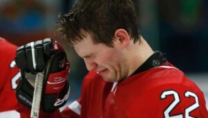 HEADLINE SAYS IT ALL: Communists Once Again Suck At Hockey