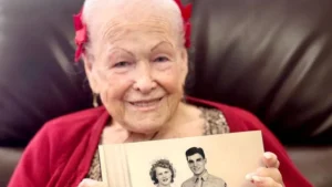 99-year-old Las Vegas woman recalls repairing WWII warplanes at 17