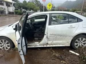 WATCH: Rampant flooding, heavy rain continues across Oʻahu