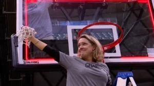 Wahine basketball head coach Laura Beeman announces retirement