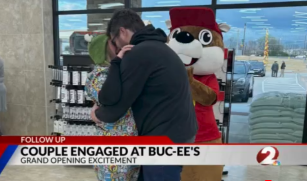 Pittsburgh couple engaged on opening day at Ohio Buc-ee’s
