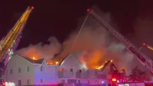 Early morning 3-alarm apartment fire in Aurora displaces 50 people