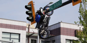 VIDEO: Motorcycle ends up hanging off traffic light after wild crash in Vancouver, Canada