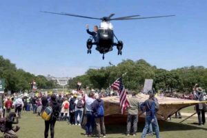 Trump Buzzes Commie Protesters With Marine One Outside White House