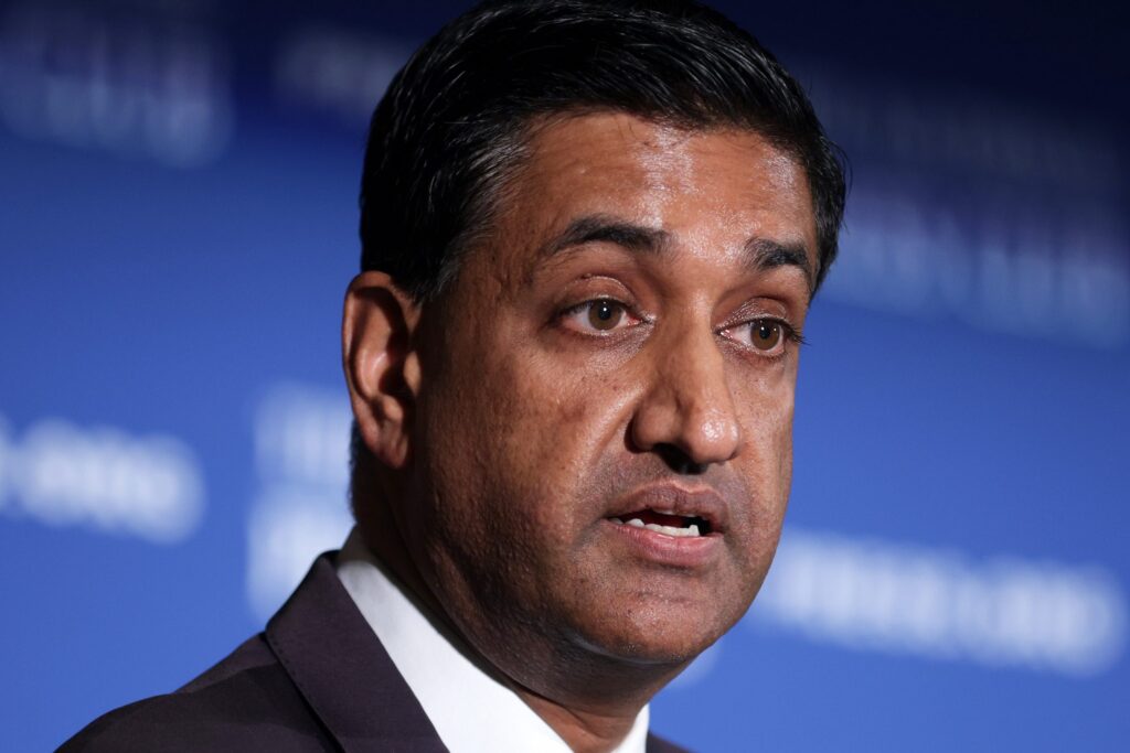 ‘Ro’ Me the Money! How Progressive Class Warrior Democrat Ro Khanna Lives Like the Oligarchs He ‘Fights,’ With In-Home Elevator, $190K Range Rover, and Family-Owned Golf Courses.