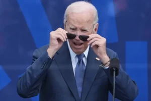 ELDER ABUSE, ANYONE? Jill Biden and other presidential couples exit stage at Obama extravaganza, leaving Joe behind