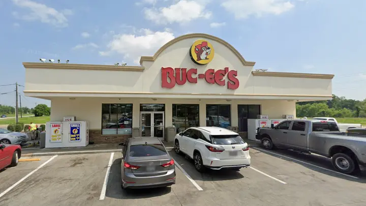 Texas still has these rare old-school Buc-ee’s locations: Never forget, Buc-ee’s is just a gas station