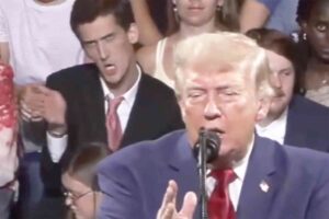 DUDE’S JUST HAVING THE TIME OF HIS LIFE! This guy mimicking Trump is the funniest thing you’ll see today