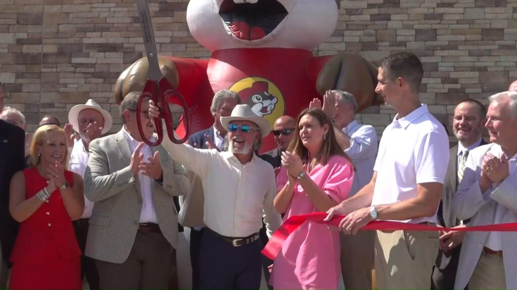 Arkansas’s first Buc-ee’s draws thousands to Benton for grand opening