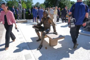 Colorado sculptor’s gift is part of Trump’s redesigned Rose Garden