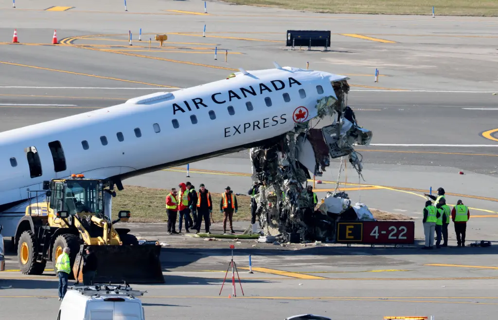 REPORT: LaGuardia air traffic controllers left work early on night of deadly Air Canada jet and fire truck collision