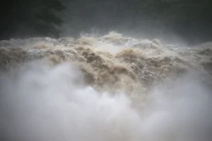 Severe flash flooding triggers evacuations in Naalehu, Waiohinu