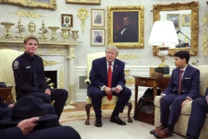 Hero teen lifeguard meets with President Trump and boy he saved in Oval Office