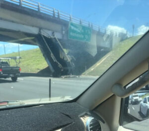 H-1 eastbound traffic gridlocked after Waiawa overpass crash