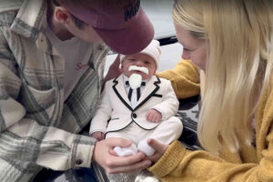 Parents in England nickname baby “Colonel” after giving birth in KFC parking lot