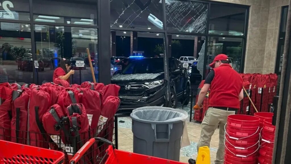 Vehicle crashes into Buc-ee’s in Athens, Alabama