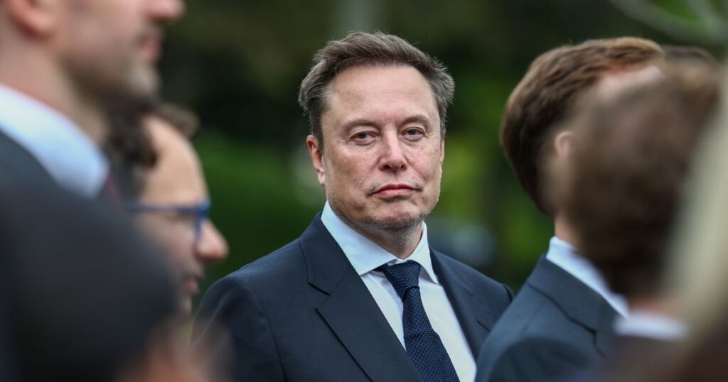 Elon Musk’s Starlink Set to Become a ‘Major Mobile Carrier’ After Unlocking ‘The Last Critical Piece of the Spectrum Puzzle’